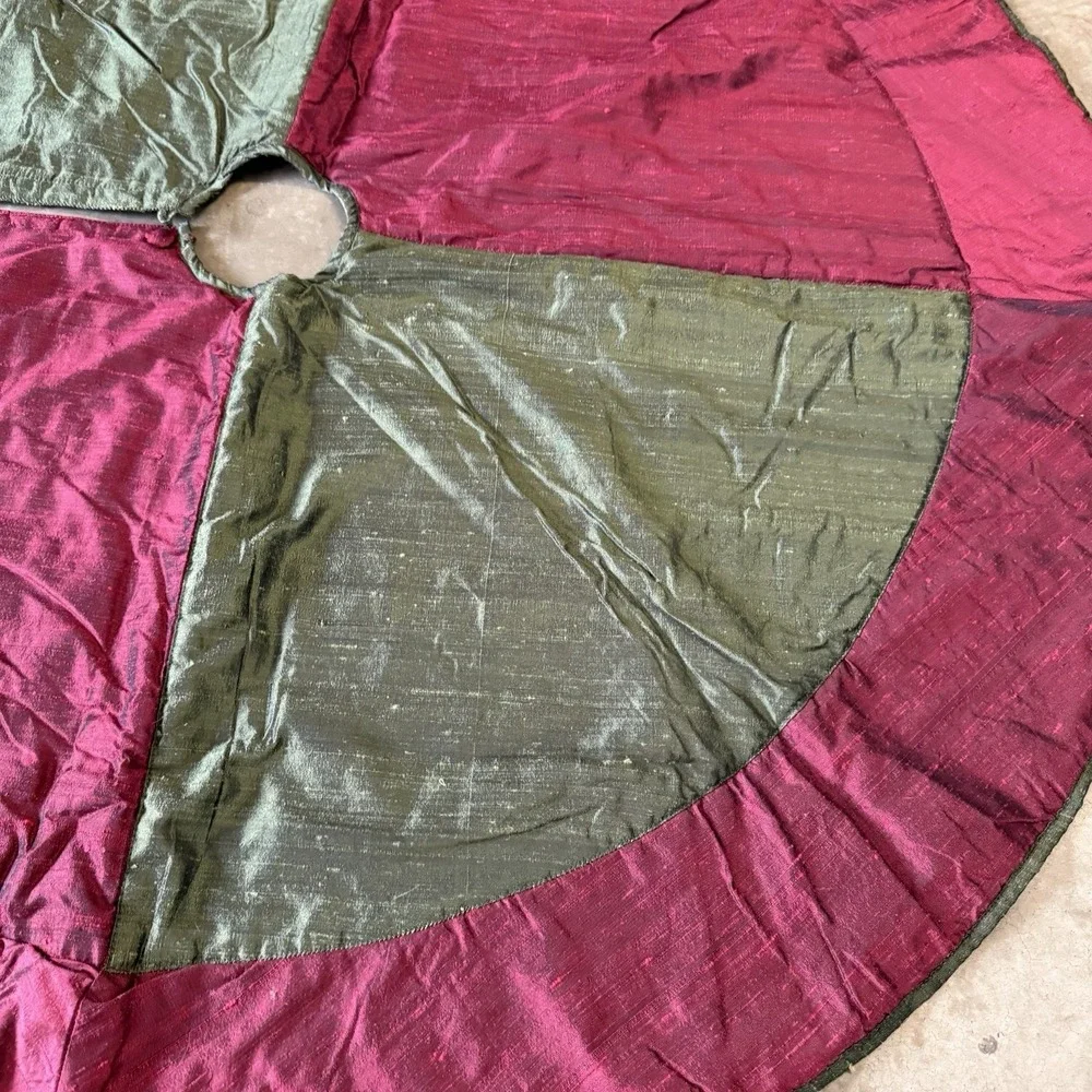 Vintage quilted Silk Tree Skirt Christmas Holiday Red Green Sheen